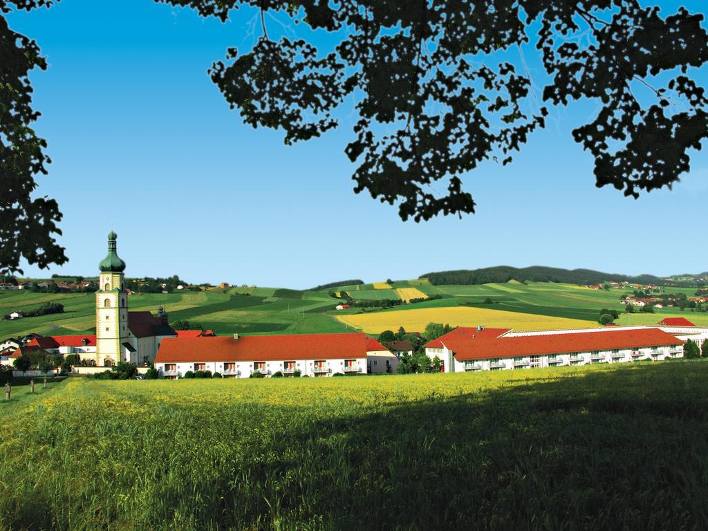 Donna Hotel Klosterhof Neukirchen beim Heiligen Blut Exterior photo